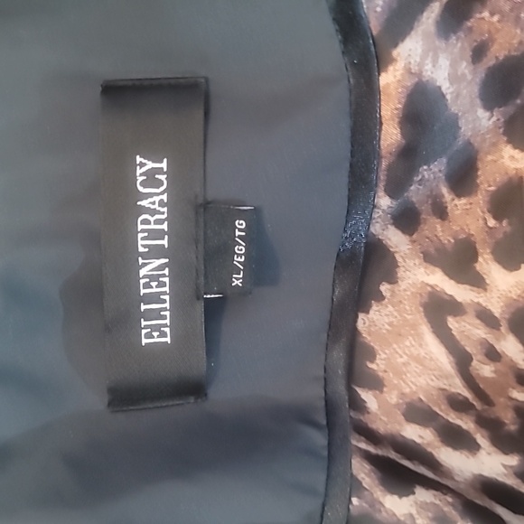 Ellen Tracy navy blue raincoat with hood gold accents size XL zipper and buttons - Picture 11 of 16